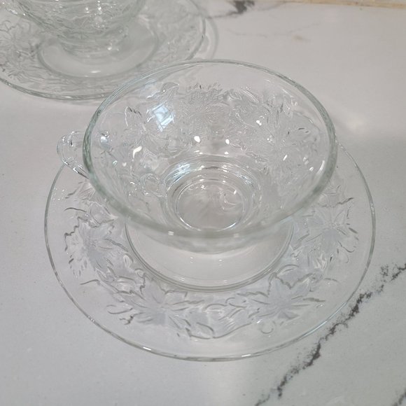 Princess House Fantasia Poinsettia glass Coffee Tea Cups / Saucers set of 2 - Picture 8 of 10